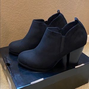 Black Booties 8.5W